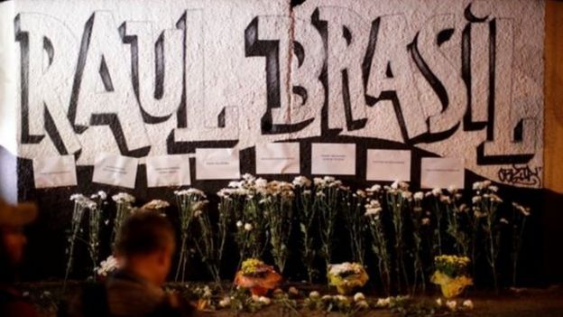 Mural da escola Raul Brasil, em Suzano (SP), com flores