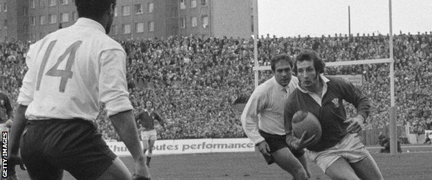 Gareth Edwards (right) takes on the French defence in Paris in 1971