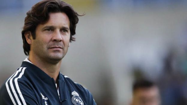 Santiago Solari aling'ara miaka ya nyuma akiwa mchezaji wa Madrid