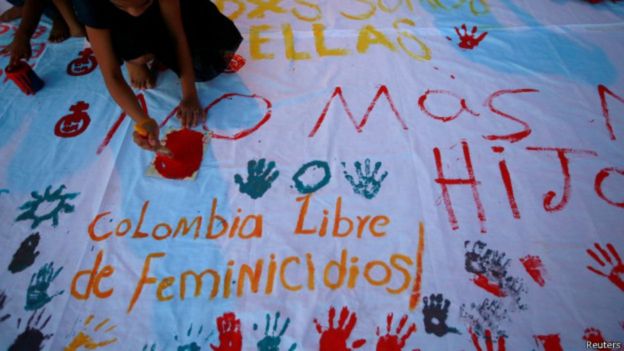 Bandera pintada con la leyenda 