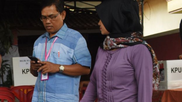 Petugas KPPS di Ponorogo, Jawa Timur.