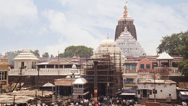 Tourists at a temple, Jagannath Temple, Puri, Orissa, India