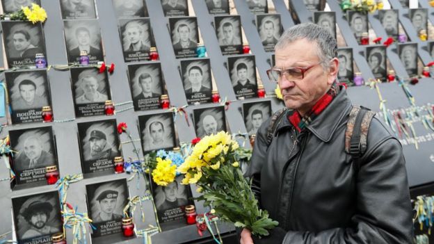 'Euro Maydan' protestolarında düzenlenen gösteride hayatını kaybedenler için düzenlenen anma törenlerinden biri.