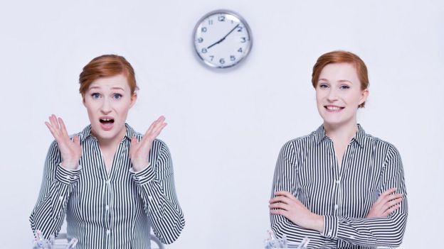 Mujer feliz y mujer estresada