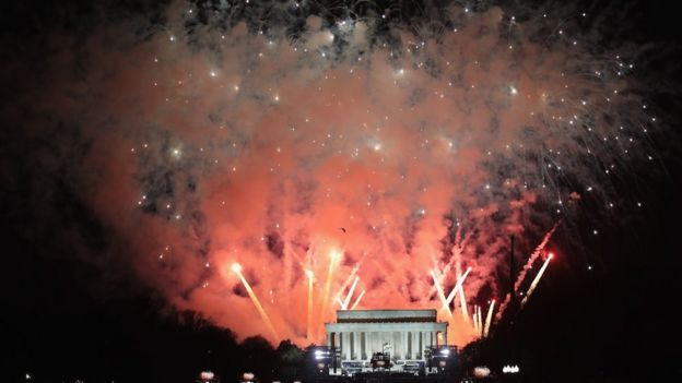 Fuegos artificiales en el Monumento a Lincoln