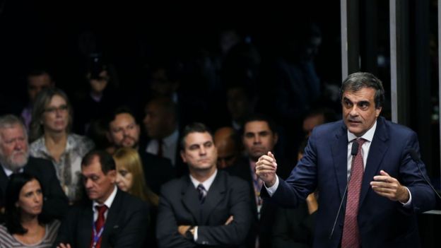 José Eduardo Cardozo fala no plenário do Senado durante a votação do processo de impeachment de Dilma Rousseff em 12 de maio de 2016
