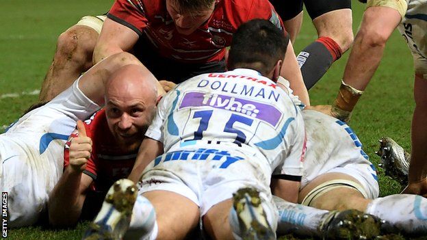 Willi Heinz scores a try for Gloucester