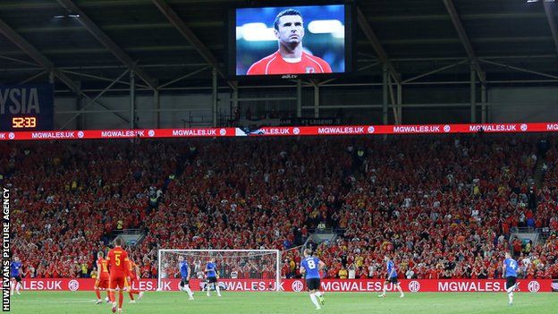 Wales paid tribute to Gary Speed during their World Cup qualifier against Estonia on 8 September 2021 - the day their former manager would have turned 52