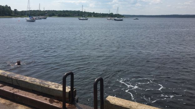 Vista desde el muelle donde Dennis Oland se detuvo la noche en que Richard Oland fue asesinado.