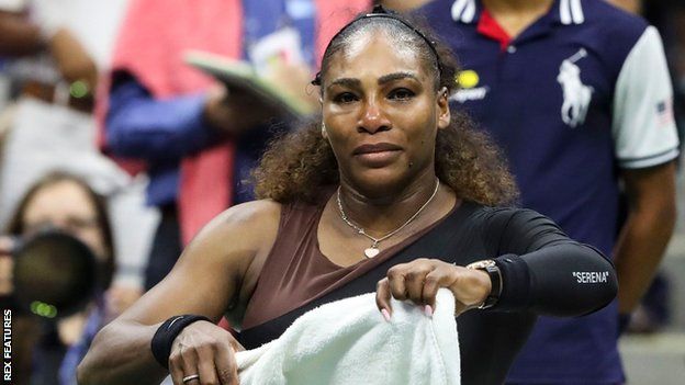 Serena Williams llora.