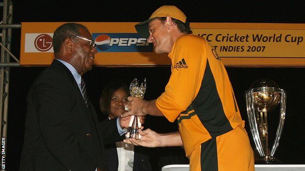 Sir Everton Weekes and Adam Gilchrist