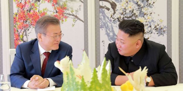 El presidente surcopreano Moon Jae-in y Kim Jong-un