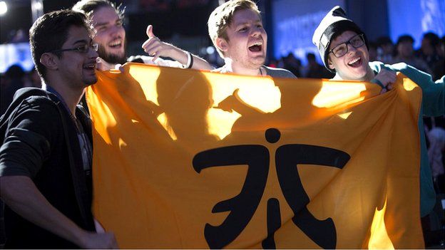 Fnatic fans at the 2018 League of Legends World Championship