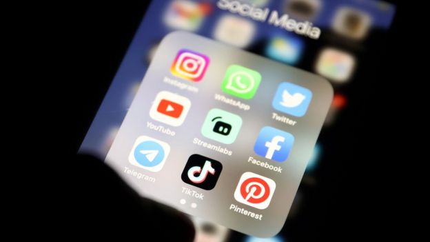 Anti-Semitic social posts 'not taken down' in 80% of cases - BBC News