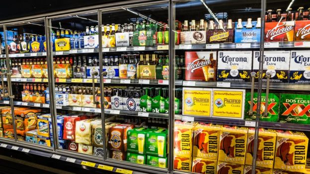 Cerveza en supermercado.
