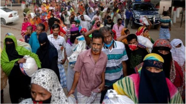 নিম্ন আয়ের মানুষের মাঝে ত্রাণ বিতরণে সমন্বয়হীনতার বিষয় নিয়ে অনেকে আলোচনা হয়েছে।