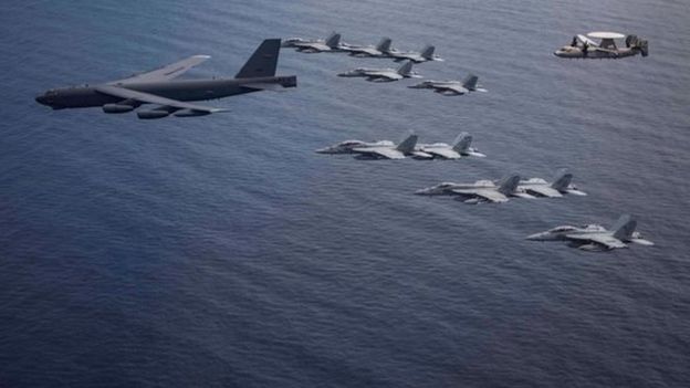 Máy bay ném bom chiến lược B-52H của không quân Mỹ tập trận trên Biển Đông cùng các máy bay của tàu sân bay USS Nimitz và USS Ronald Reagan hôm 4/7.