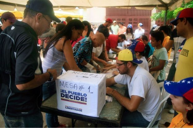 La oposición asegura que participaron 7,6 millones de personas en la consulta.