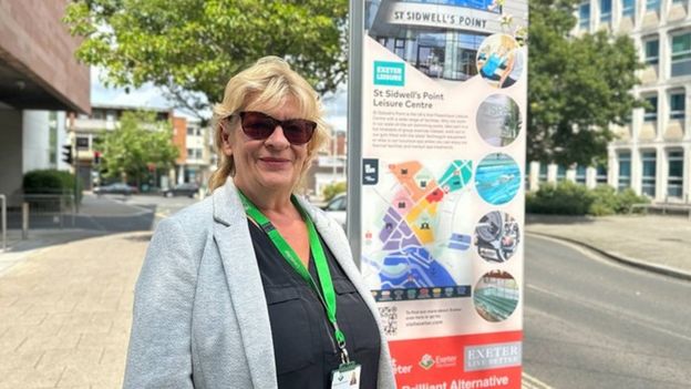 Exeter information signs installed by city council - BBC News