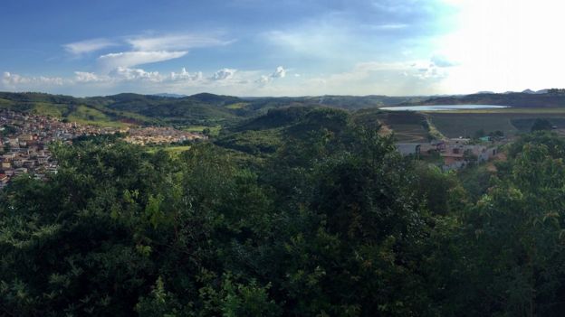 Vista de Congonhas ao lado da barragem