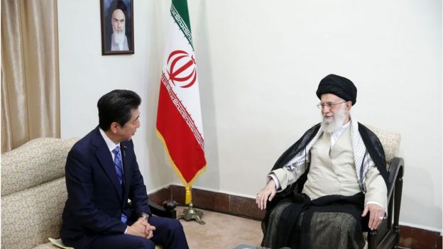 رئيس الوزراء الياباني يلتقي المرشد الأعلى للثورة الإيرانية