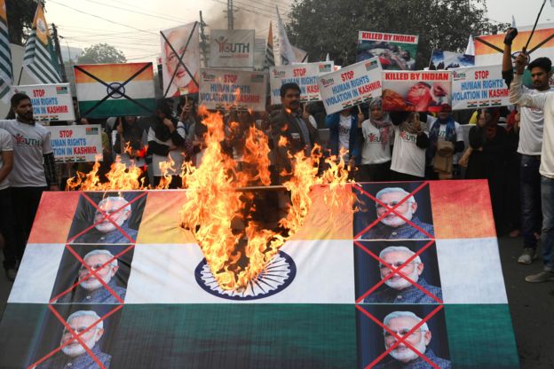 मोदीको दल भाजपाले आफ्नो घोषणापत्रमा कश्मीरलाई विशेष हैसियत दिने धारा ३७० खारेज गरिने उल्लेख गरेको थियो