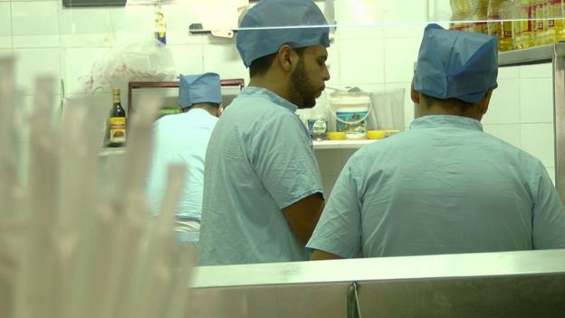 "دكتور كبدة" مطعم مصري يديره أطباء شباب