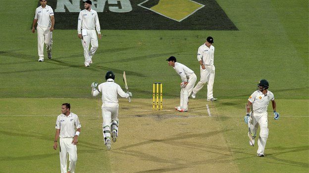 Australia win the inaugural day-night Test against New Zealand