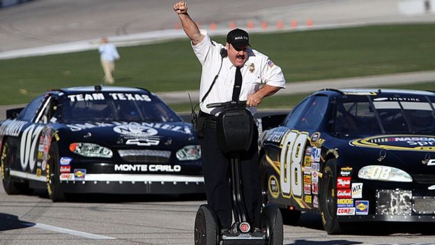 El humorista y actor Kevin James promocionando su película "Paul Blart: Mall Cop".