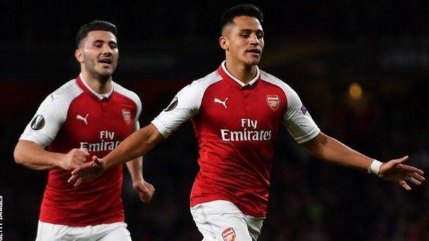 Mchezaji bora wa mechi hiyo Alexis Sanchez wa Arsenal akisherehekea bao lake