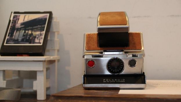 Cámara instantánea Polaroid antigua.