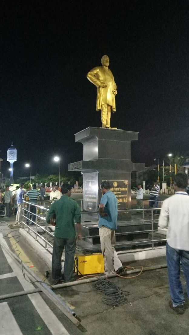 மெரினா கடற்கரை அருகே இருந்த நடிகர் சிவாஜி சிலை இரவோடு இரவாக அகற்றம்