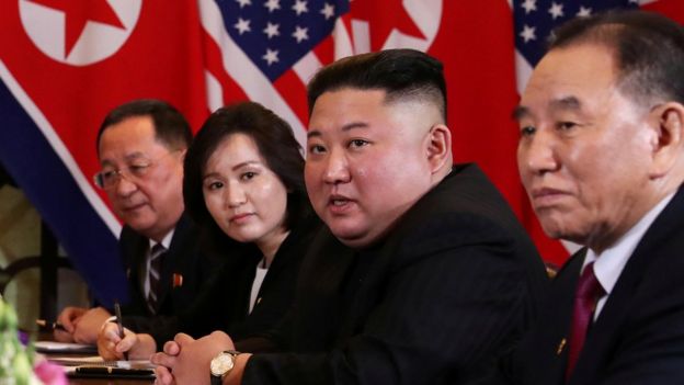 Từ trái: Ngoại trưởng Bắc Hàn Ri Yong-ho, phiên dịch Shin Hye-yong, lãnh đạo Bắc Hàn Kim Jong-un và Phó chủ tịch Ủy ban Đảng Lao động Bắc Hàn, Kim Yong-chol