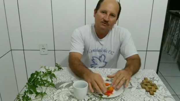 YouTuber brasileiro que diz que melão-de-são-caetano cura câncer
