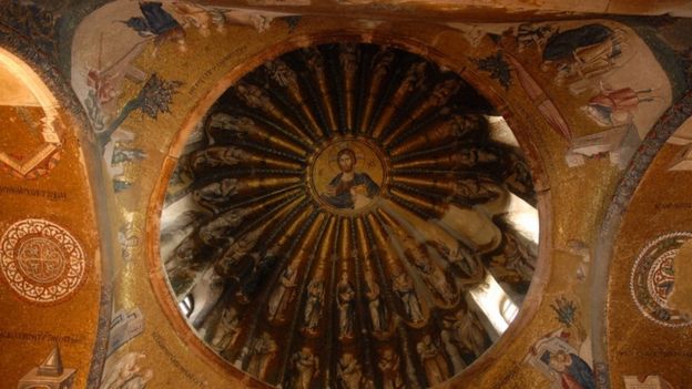 O interior da cúpula da Hagia Sophia