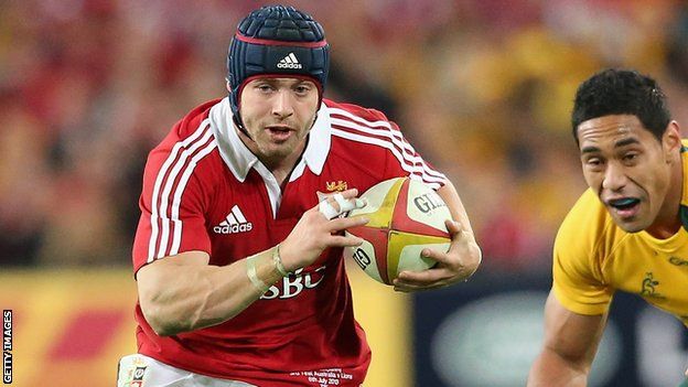 Leigh Halfpenny takes on Australia for the Lions in 2013