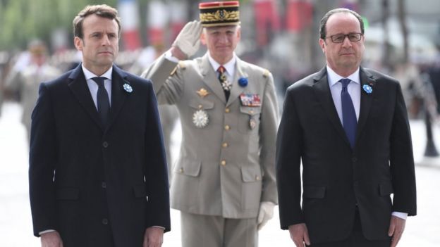 Emmanuel Macron e François Hollande participam de eventos comemorativos da Segunda Guerra Mundial