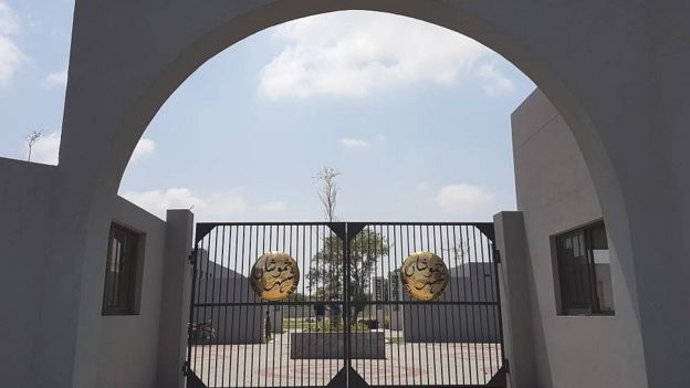 شہرِ خموشاں