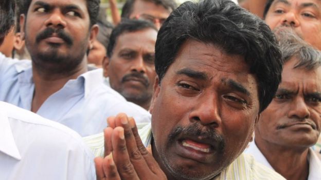 கருணாநிதி உடலுக்கு முதலமைச்சர் எடப்பாடி பழனிசாமி அஞ்சலி