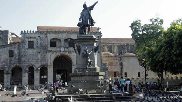 Catedral de Santo Domingo y estatua de Colon