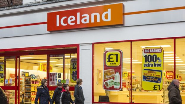 Fachada de un supermercado Iceland.