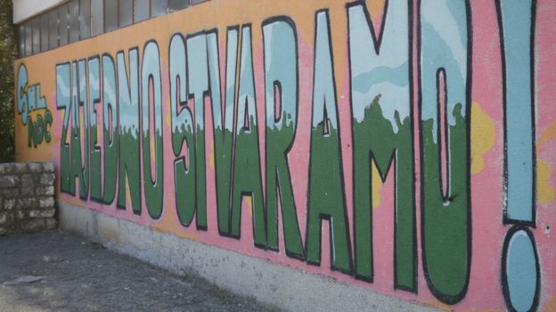 'Juntos, criamos', diz mural em escola de ensino médio