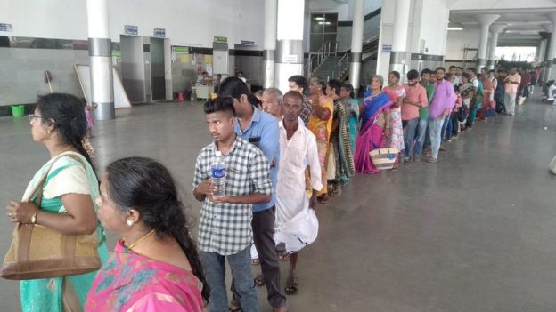 முதல்வர் பழனிசாமி, மு.க ஸ்டாலின், அன்புமணி ராமதாஸ் ஆகியோர் வாக்களிப்பு #LIVE