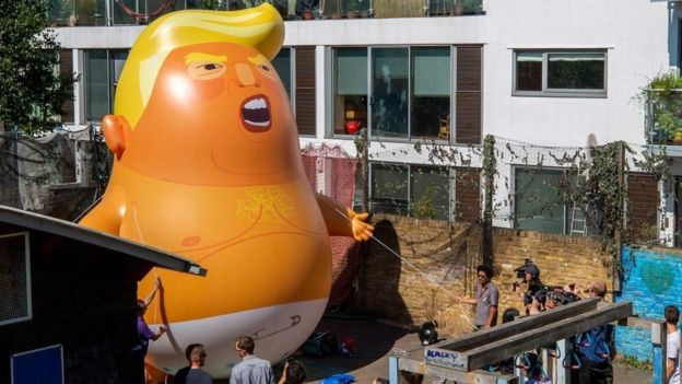 Muñeco inflable "bebé Trump".
