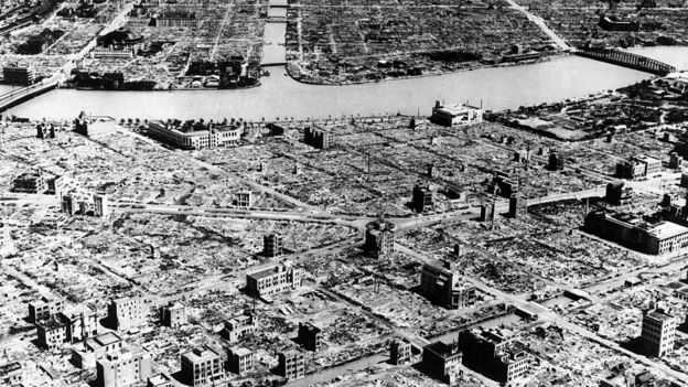Tokio bombardeado