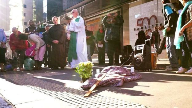 ato em homenagem a moradores de rua