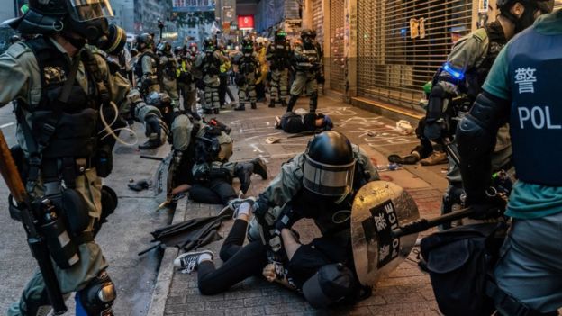 Nhiều người biểu tình Hong Kong bị cảnh sát bắt giữ hôm 6/10