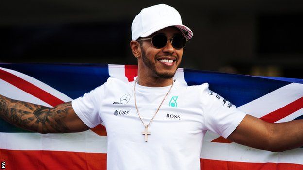 Lewis Hamilton should extend his Mercedes contract according to team bosses