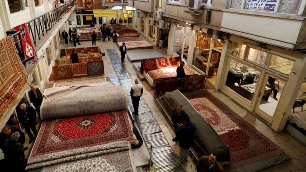 Vendedores de alfombras en Teherán.