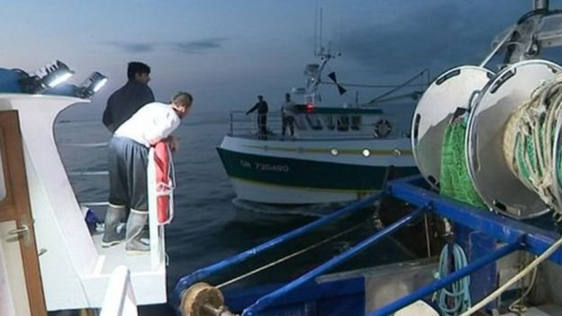 நடுக்கடலில் சண்டை